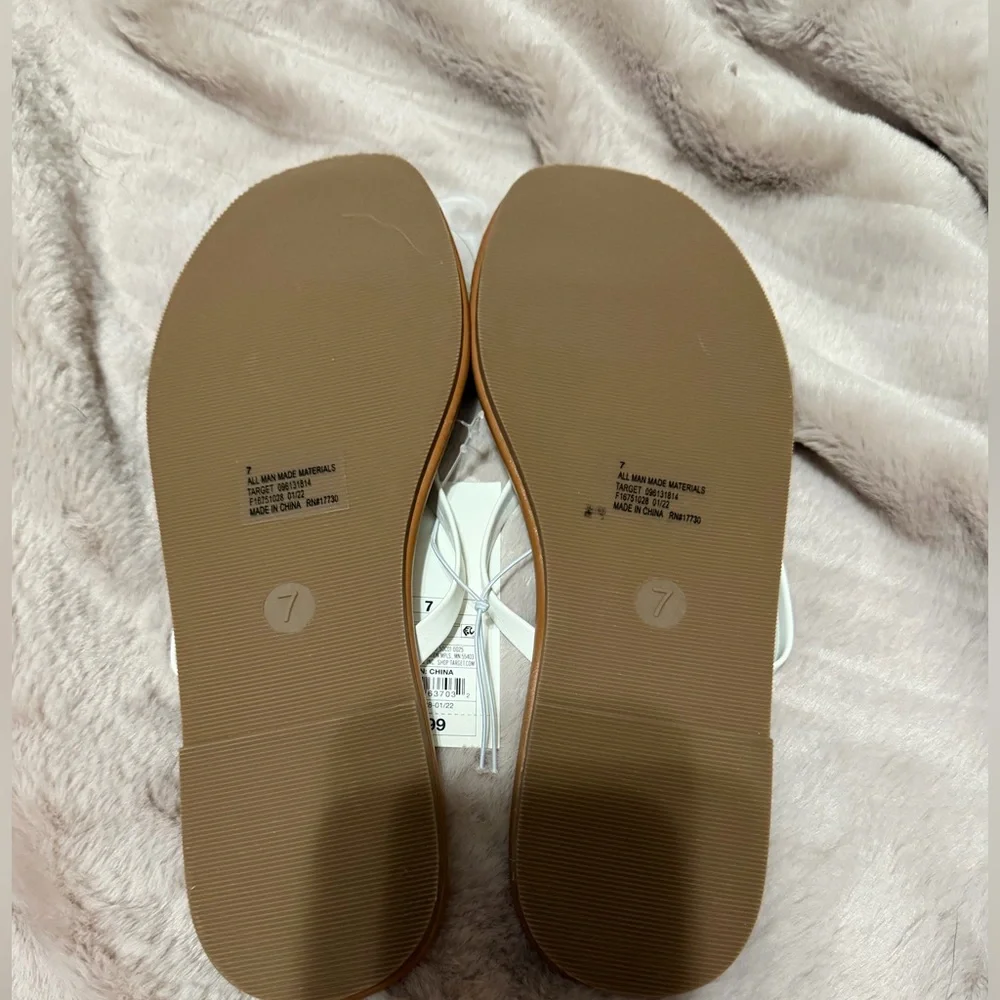 Shade & Shore White Strap Sandals with Tan Footbed - Picture 2 of 2